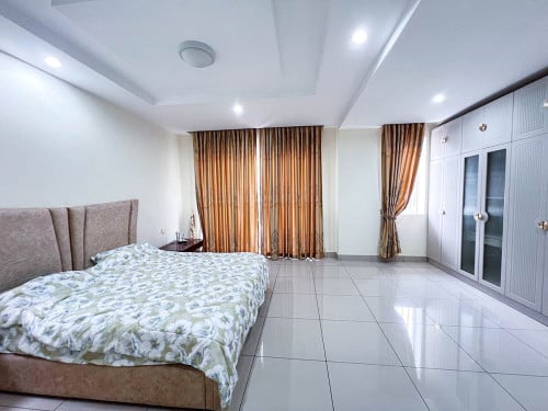 Twin Villa with 4 Bedrooms for Rent Near NISC, St. 2004