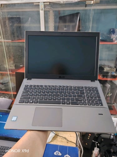 VGA Nvidia 2GB Ram 8GB SD 256GB CPU i5(7200Th) @2.70GHz