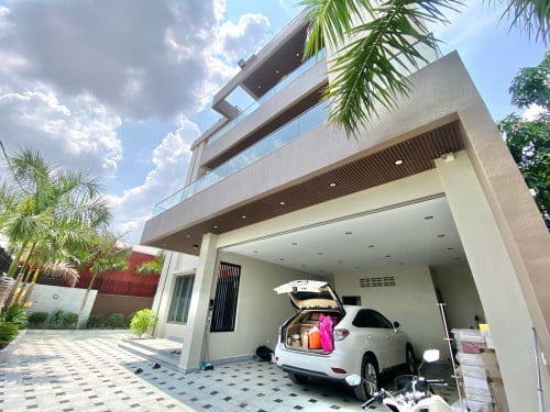 Villa with swimming pool for rent at khan Sen Sok