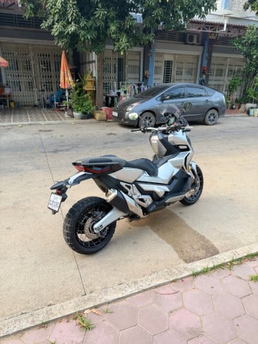 X ADV 750 លក់នឹងវៃដូ R1