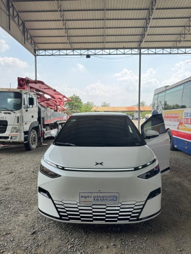 Xpeng X9 Performance 2025 (Top option)