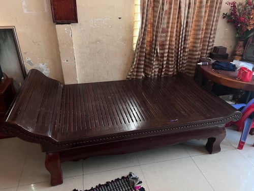 គ្រែព្រះនាង ឈើប្រណិត