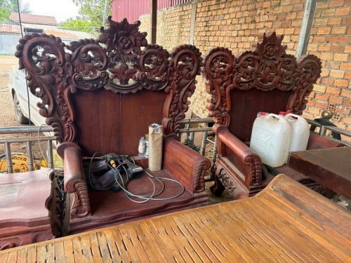 ឈើធ្នង់សុទ្ធលក់ប្រញាលុយចរចាបាន