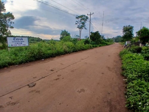 ដីលក់ទីប្រជុំជនស្រែអំប៊ូមកែងផ្លូវទៅប៊ូស្រានឹងក្រង់តេសខេត្តមណ្ឌលគីរី