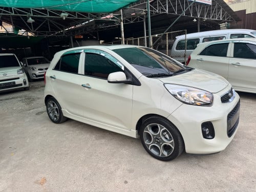 ជាប្រភេទឡានហ្វូលអប់សិនពេញបេីកដំបូល តំលៃត្រូវគ្នារហ្វឺផ្លាកលេខជូន