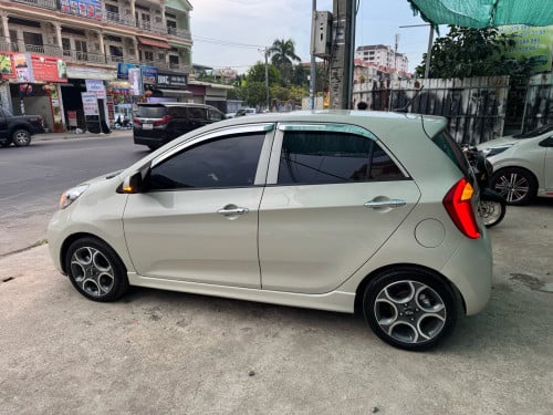 ជាប្រភេទឡានហ្វូលអប់សិនពេញបេីកដំបូល តំលៃត្រូវគ្នារហ្វឺផ្លាកលេខជូន
