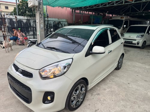 ជាប្រភេទឡានហ្វូលអប់សិនពេញបេីកដំបូល តំលៃត្រូវគ្នារហ្វឺផ្លាកលេខជូន