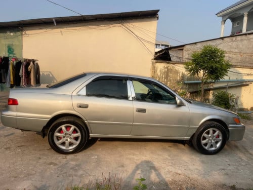 ឆ្លាមឆ្នាំ2000ឡានសាច់ដែកស្អាត ប្រអប់លេខអេម ម៉ាសុីនត្រជាក់រងា សុីសាំងតិច តម្លៃចរចារ ភ្នំពេញ)