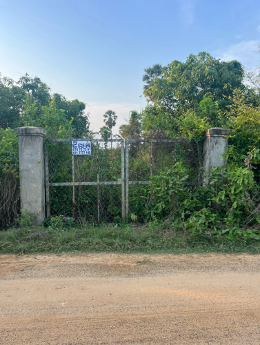 ដីលំនៅដ្ថាន ដីស្មើ4ជ្រុង (លក់ម៉ៅ)ដីល្អ បេតុងចាក់ជិតដល់ដី ពេលចាក់រួចតំលៃផ្សេង