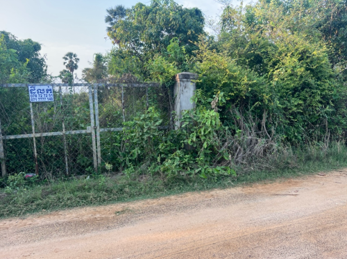 ដីលំនៅដ្ថាន ដីស្មើ4ជ្រុង (លក់ម៉ៅ)ដីល្អ បេតុងចាក់ជិតដល់ដី ពេលចាក់រួចតំលៃផ្សេង
