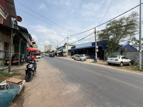 ដីអាជីវកម្ម កែងលក់នៅលើផ្លូវ92