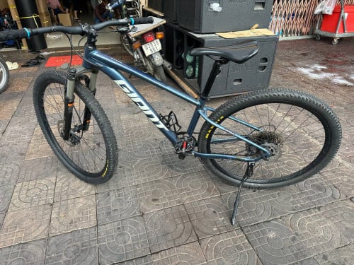 កង់មួយទឹកGiant Talon 0