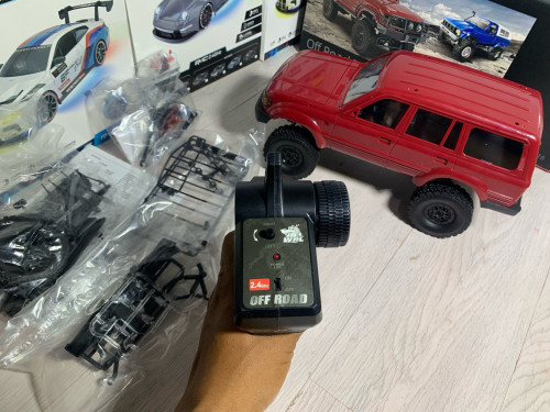 ឡានបញ្ជា​ Off-road ប៉ុងពីរ​ (4X4)វិលកង់មុខក្រោយ​ ទំហំធំ