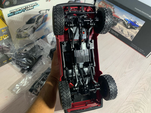 ឡានបញ្ជា​ Off-road ប៉ុងពីរ​ (4X4)វិលកង់មុខក្រោយ​ ទំហំធំ