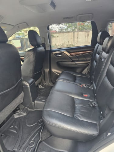 ថ្មីគ្មានកន្លែងទាស Pajero Sport 7កៅអី
