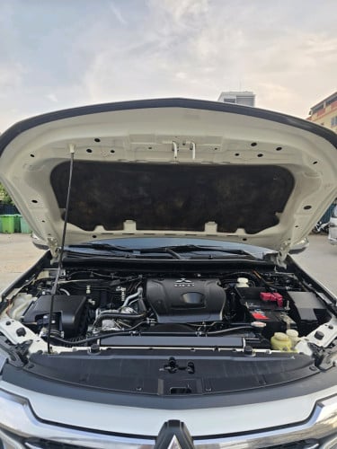 ថ្មីគ្មានកន្លែងទាស Pajero Sport 7កៅអី