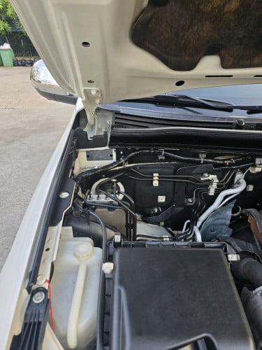 ថ្មីគ្មានកន្លែងទាស Pajero Sport 7កៅអី