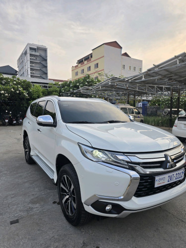 ថ្មីគ្មានកន្លែងទាស Pajero Sport 7កៅអី