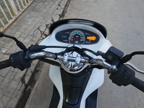 លក់ Pcx ក្រដាស់ពន្ធ សានុំដើម មកពីជប៉ុន ជឹះស្រួល