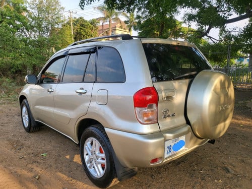 លក់Rav4 ពណ៌ទឹកប្រាក់01 ប៉ុង1