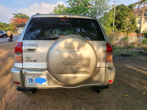 លក់Rav4 ពណ៌ទឹកប្រាក់01 ប៉ុង1