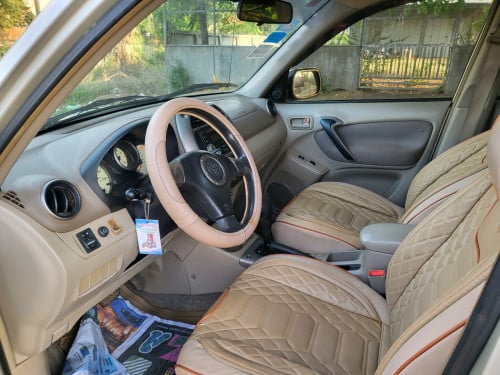 លក់Rav4 ពណ៌ទឹកប្រាក់01 ប៉ុង1