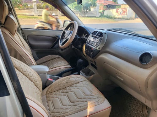 លក់Rav4 ពណ៌ទឹកប្រាក់01 ប៉ុង1