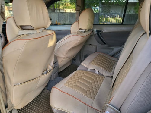 លក់Rav4 ពណ៌ទឹកប្រាក់01 ប៉ុង1