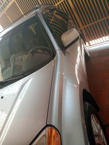 រថយន្តRAV4ពណ៏ទឹកប្រាក់03ប៉ុង1fullស្អាតអត់បុកលក់10500$ចរចារTe:098959793. 012859813។