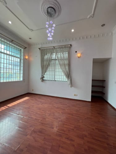 ផ្ទះជួលទួលទំពូងទី១ (US$2,500 ចរចារ ) អាចជួលជាការិយាល័យ ផ្ទះស្នាក់នៅ រឺហាង ចំណតឡាន១០