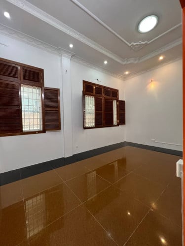 ផ្ទះជួលទួលទំពូងទី១ (US$2,500 ចរចារ ) អាចជួលជាការិយាល័យ ផ្ទះស្នាក់នៅ រឺហាង ចំណតឡាន១០