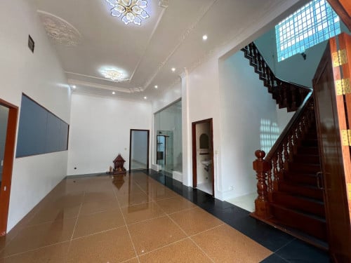 ផ្ទះជួលទួលទំពូងទី១ (US$2,500 ចរចារ ) អាចជួលជាការិយាល័យ ផ្ទះស្នាក់នៅ រឺហាង ចំណតឡាន១០