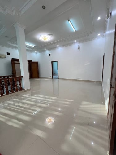 ផ្ទះជួលទួលទំពូងទី១ (US$2,500 ចរចារ ) អាចជួលជាការិយាល័យ ផ្ទះស្នាក់នៅ រឺហាង ចំណតឡាន១០