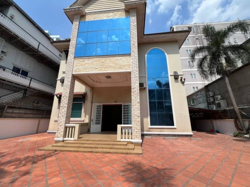 ផ្ទះជួលទួលទំពូងទី១ (US$2,500 ចរចារ ) អាចជួលជាការិយាល័យ ផ្ទះស្នាក់នៅ រឺហាង ចំណតឡាន១០