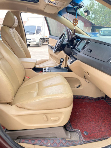 2017 Kia Carnival Diesel - 11 seats - full options