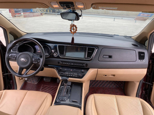 2017 Kia Carnival Diesel - 11 seats - full options
