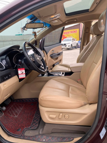 2017 Kia Carnival Diesel - 11 seats - full options