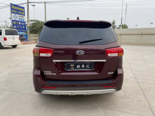 2017 Kia Carnival Diesel - 11 seats - full options