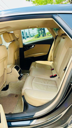 Audi A7 2014 ម្ចាស់ទិញក្រដាសពន្ធក្នុងឆ្នាំ2024(៤មុឺនជាង)ឡានមិនដែរមានប្រវត្តិជួលទេ តម្លៃ17500$ចរចារ