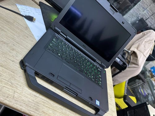 Dell Rugged 14 i7-8565u| Ram: 16GB| SSD: 512GB 14" fHD touch Screen 4G LTE