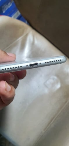 iPhone 8 plus 64G អត់ជាប់អ្វីទាំងអស់សំណុំ