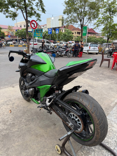 Kawasaki Z800 2014 ពន្ធពេញឆ្នាំ តម្លៃ $4200 ចរចារ