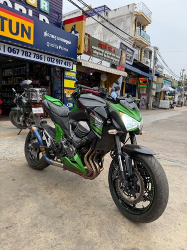 Kawasaki Z800 2014 ពន្ធពេញឆ្នាំ តម្លៃ $4200 ចរចារ