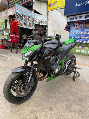 Kawasaki Z800 2014 ពន្ធពេញឆ្នាំ តម្លៃ $4200 ចរចារ