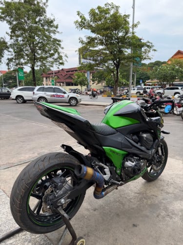 Kawasaki Z800 2014 ពន្ធពេញឆ្នាំ តម្លៃ $4200 ចរចារ