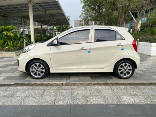 Kia morning ឆ្នាំ2012 full option sport ប្រើសោរ