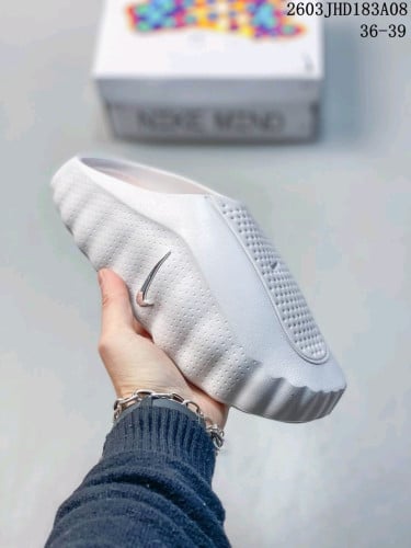 Nike Mind 001 运动恢复拖鞋(或称“穆勒鞋”)