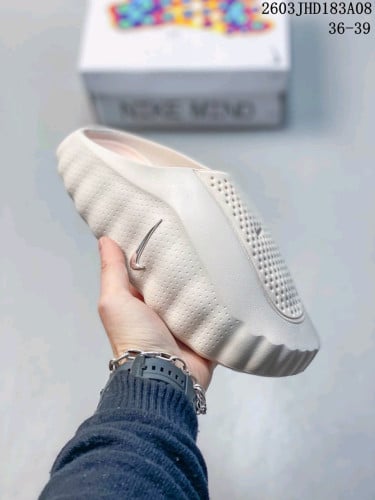Nike Mind 001 运动恢复拖鞋(或称“穆勒鞋”)