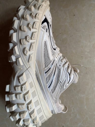 Original Balenciaga low trainers secondhand size 42