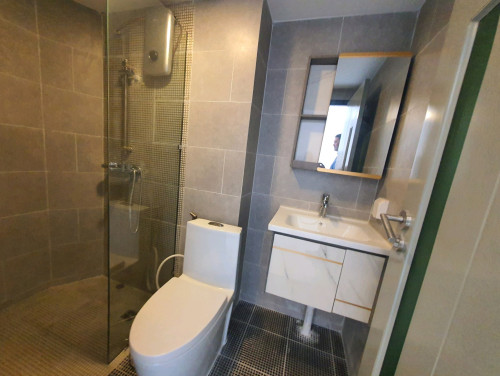 New Room Pool Gym Studio Condo near Olympia Mall